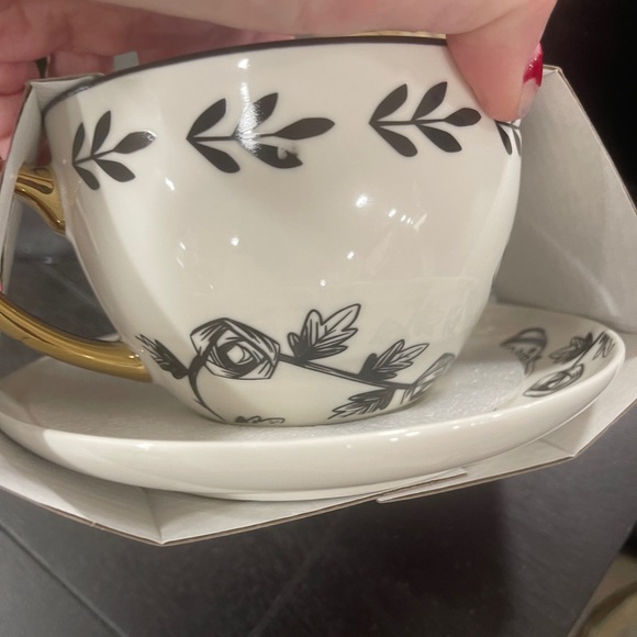 Disney Alice in Wonderland Black & White Ceramic Tea Cup & Saucer Set NWT - Picture 4 of 5